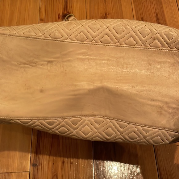 Tory Burch Beige Quilted Leather Marion Tote - Picture 8 of 16